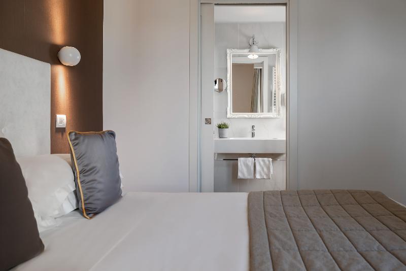 Select Suites & Spa - Oda