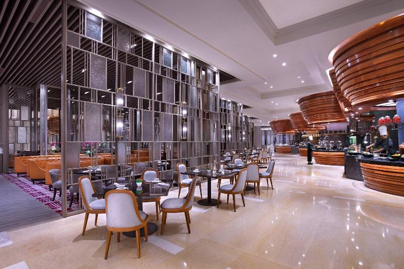 The Ritz-Carlton Jakarta, Mega Kuningan - Restoran