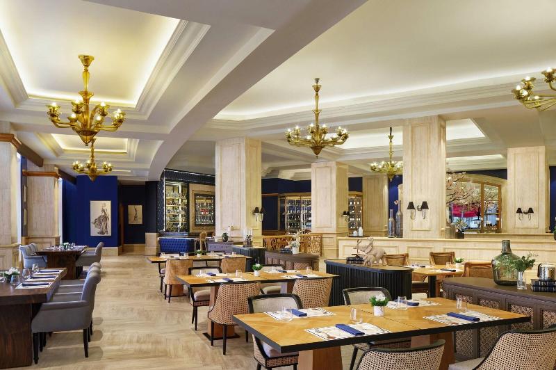 The Ritz-Carlton Jakarta, Mega Kuningan - Restoran