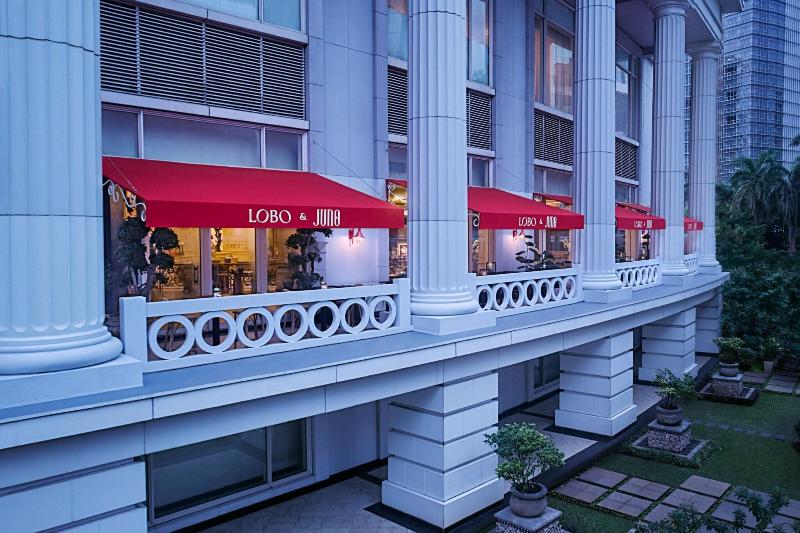 The Ritz-Carlton Jakarta, Mega Kuningan - Restoran