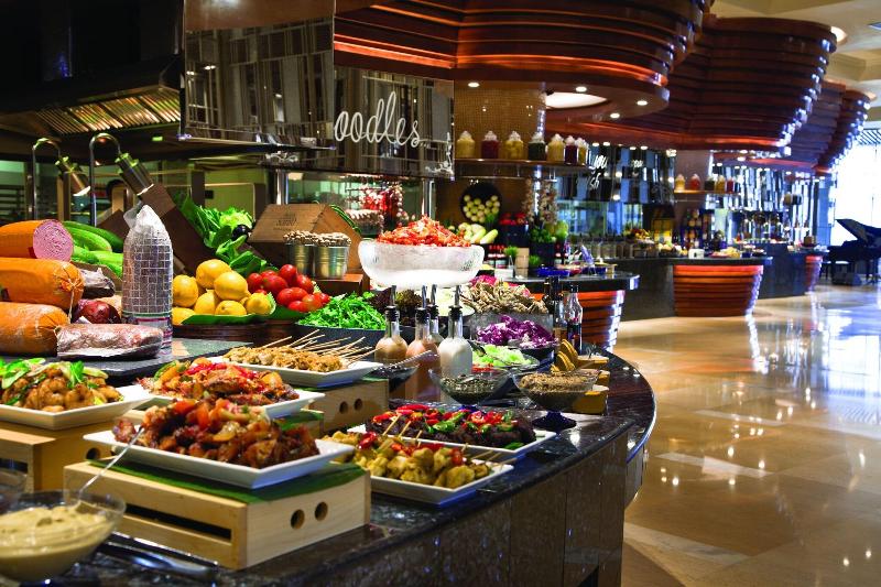 The Ritz-Carlton Jakarta, Mega Kuningan - Restoran