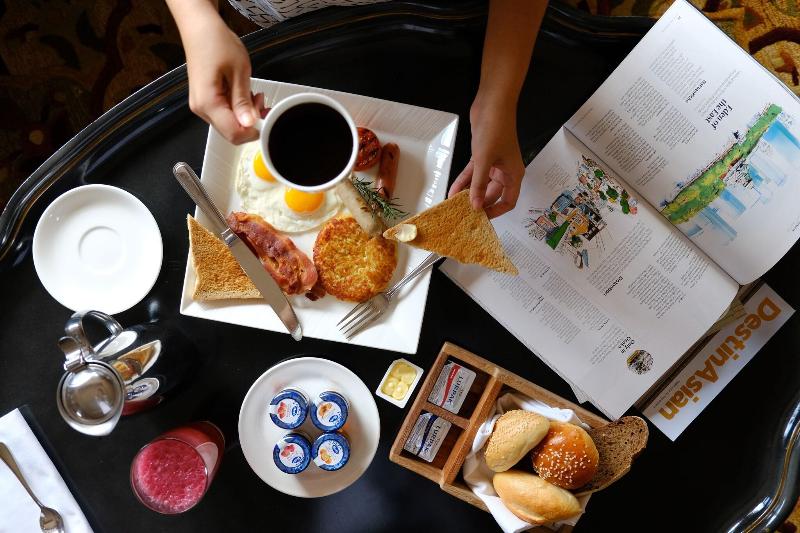 The Ritz-Carlton Jakarta, Mega Kuningan - Restoran