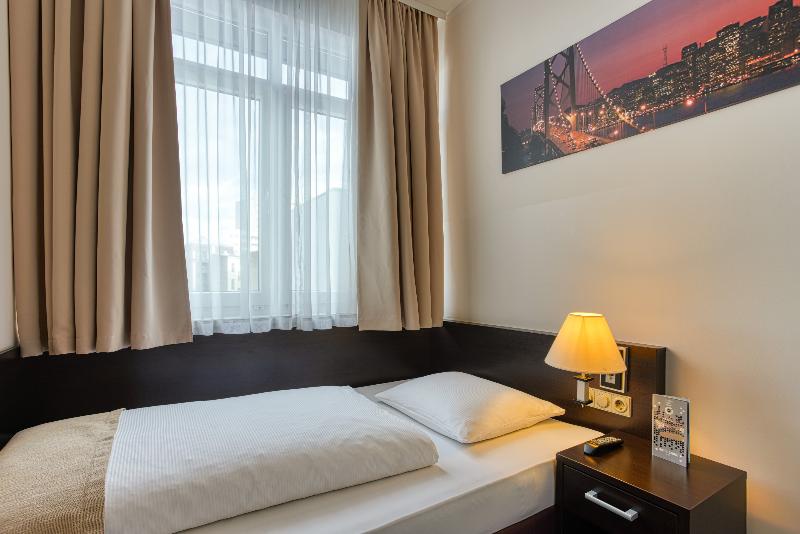 Titanic Comfort Kurfuerstendamm - Oda