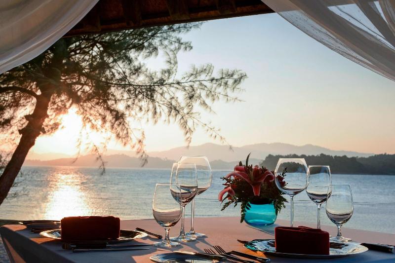 The Naka Island A Luxury Collection Resort & Spa - Restoran