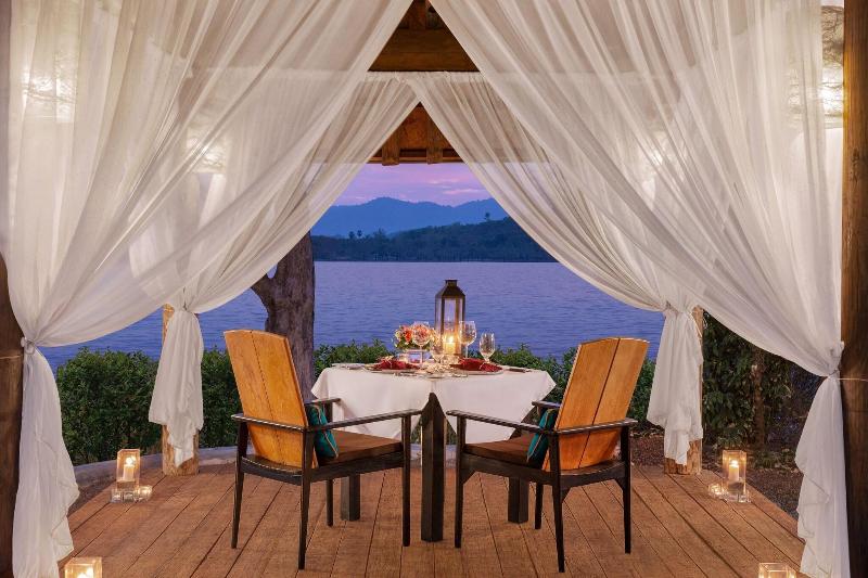 The Naka Island A Luxury Collection Resort & Spa - Restoran