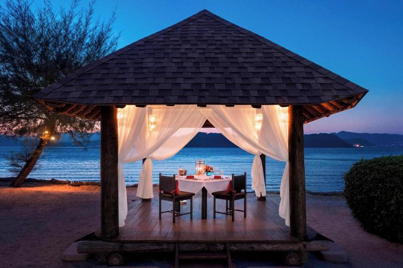 The Naka Island A Luxury Collection Resort & Spa - Restoran