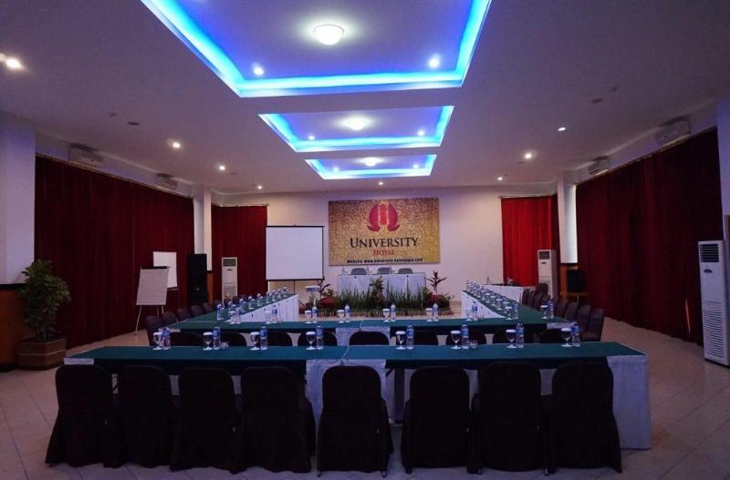 University Hotel by ZUZU - Toplantı