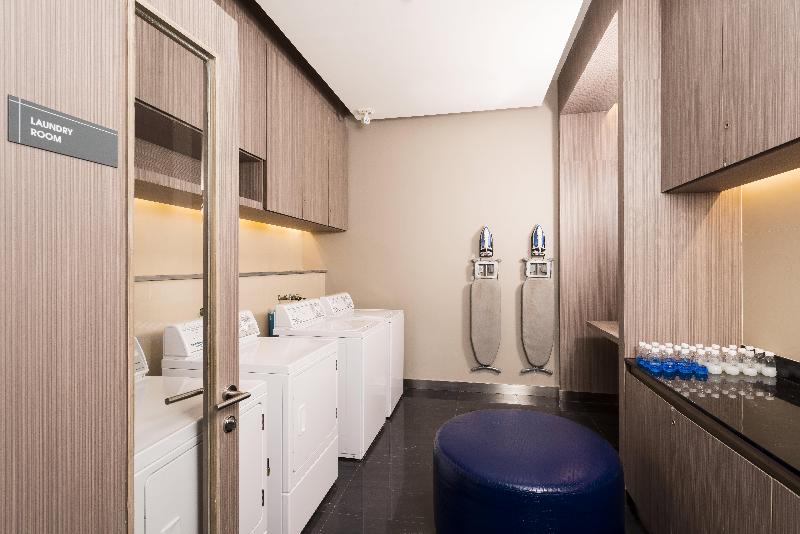 Holiday Inn Express Bangkok Siam - Genel