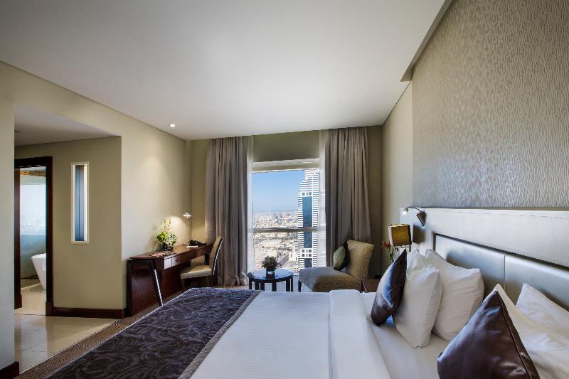 The Tower Plaza Hotel - Oda
