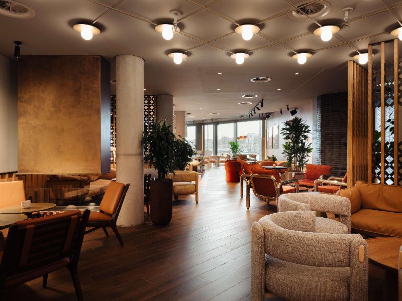 DoubleTree by Hilton Amsterdam Centraal Station - Genel