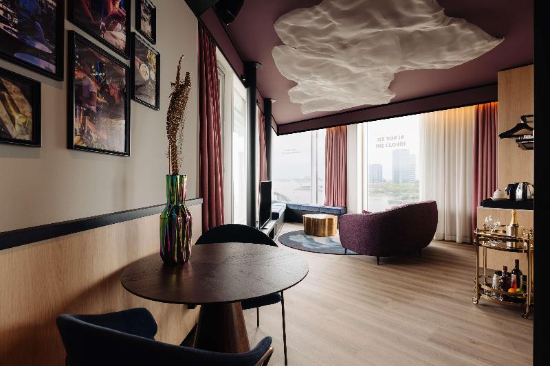 DoubleTree by Hilton Amsterdam Centraal Station - Oda