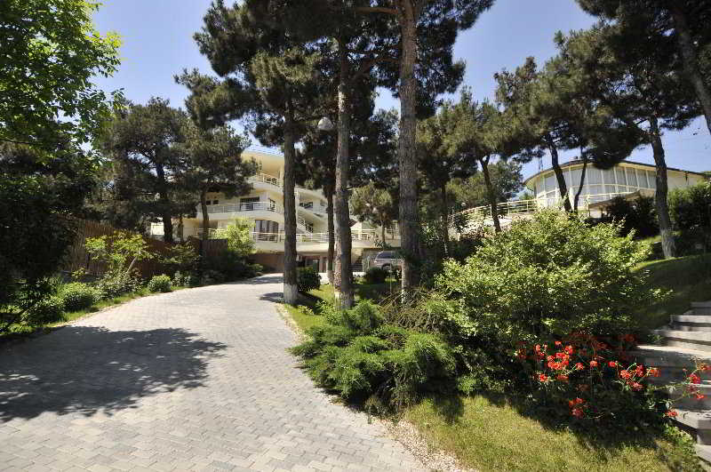 Beaumonde Garden - Genel