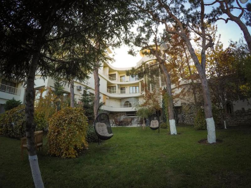 Beaumonde Garden - Genel