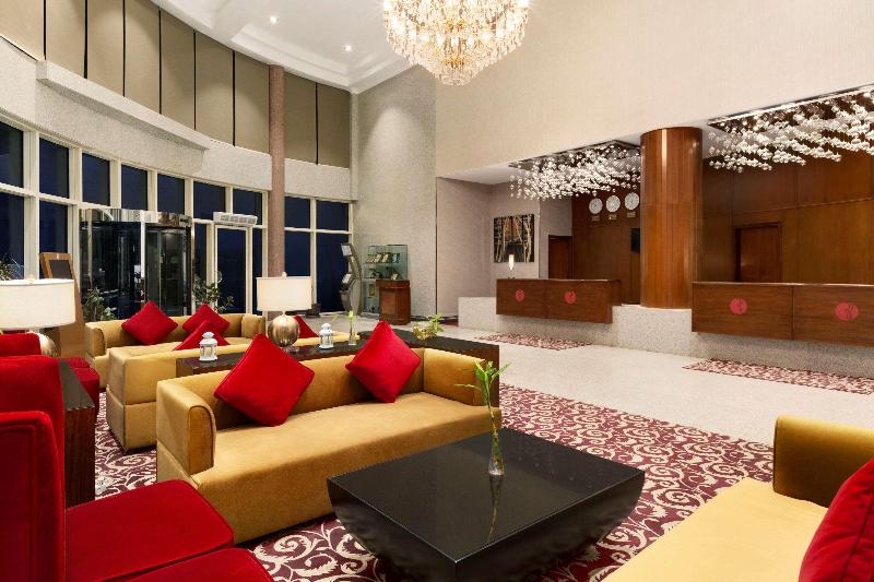 Ramada Hotel & Suites Al Qassim - Lobi