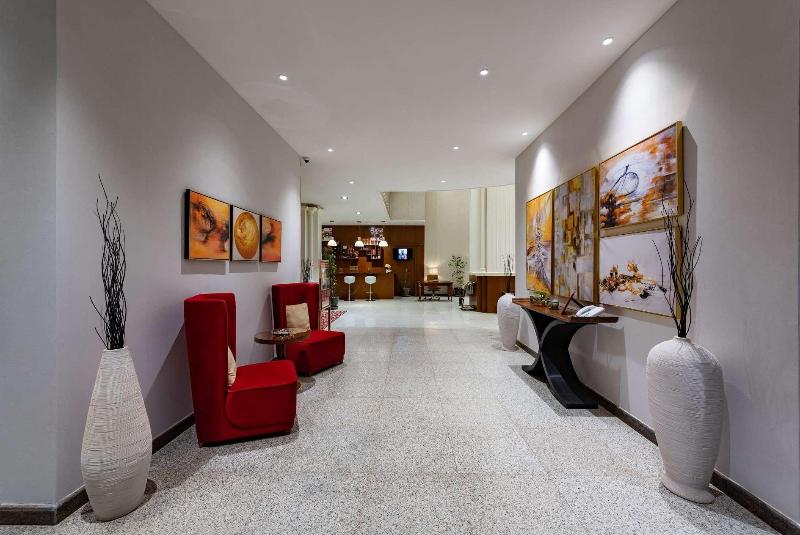 Ramada Hotel & Suites Al Qassim - Lobi