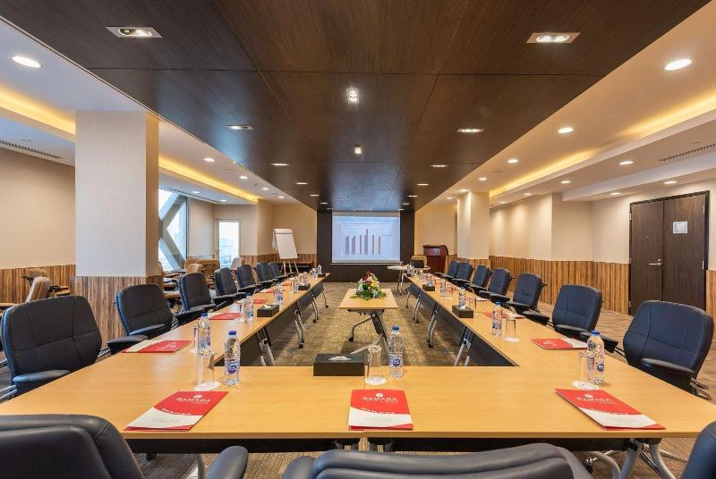 Ramada Hotel & Suites Al Qassim - Toplantı