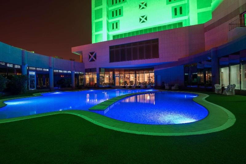 Ramada Hotel & Suites Al Qassim - Havuz