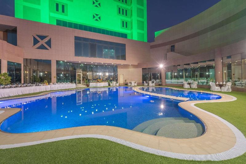 Ramada Hotel & Suites Al Qassim - Havuz
