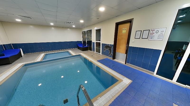 Kingsgate Hotel Doha by Millennium Hotels - Havuz