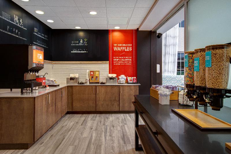 Hampton Inn & Suites Yonkers - Restoran