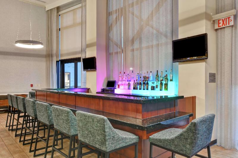Hampton Inn & Suites Newark-Harrison-Riverwalk - Lobi