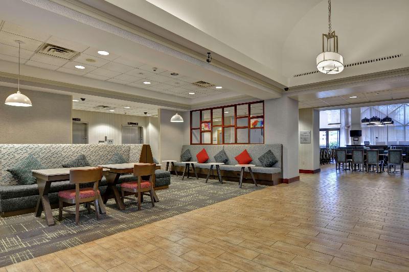 Hampton Inn & Suites Newark-Harrison-Riverwalk - Lobi
