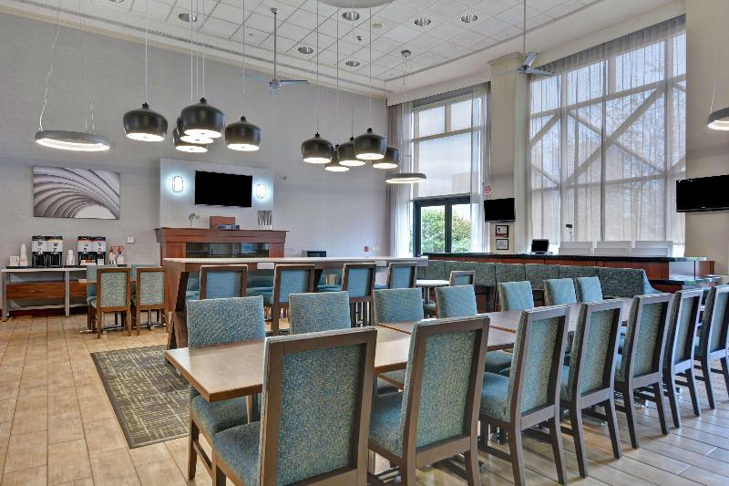 Hampton Inn & Suites Newark-Harrison-Riverwalk - Lobi