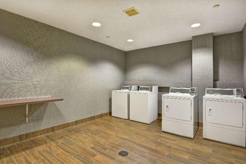 Hampton Inn & Suites Newark-Harrison-Riverwalk - Genel
