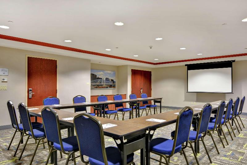 Hampton Inn & Suites Newark-Harrison-Riverwalk - Restoran