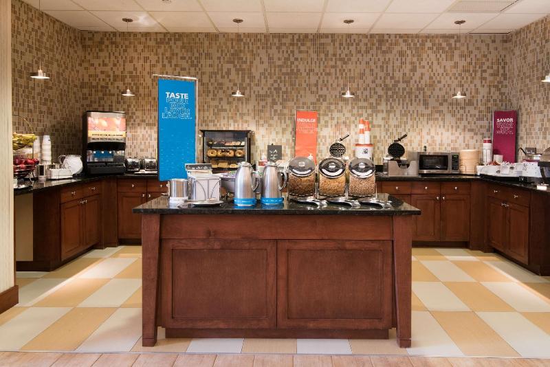 Hampton Inn & Suites Newark-Harrison-Riverwalk - Restoran