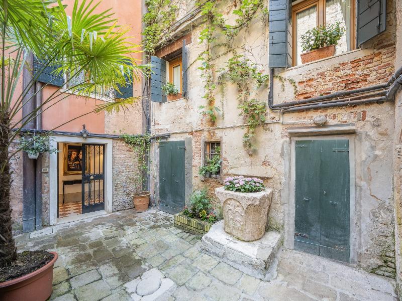 Palazzo Paruta - Oda
