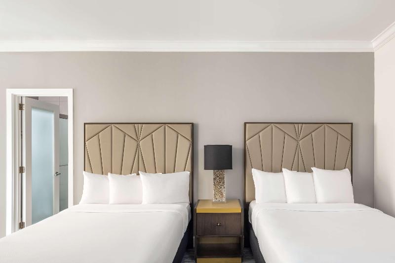 Martinique New York on Broadway, Curio By Hilton - Oda