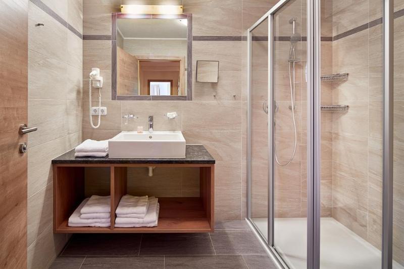Lifthotel - Genel
