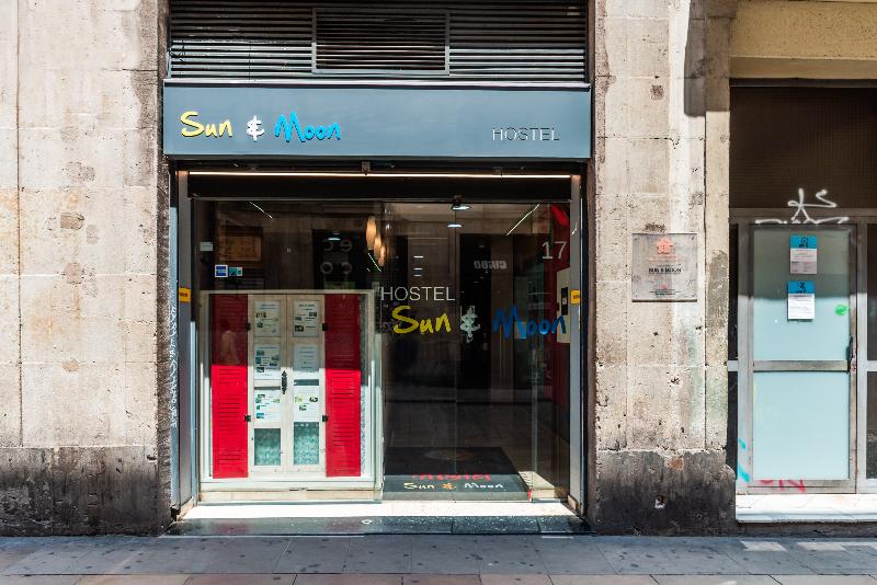 Sun & Moon Hostel - Genel