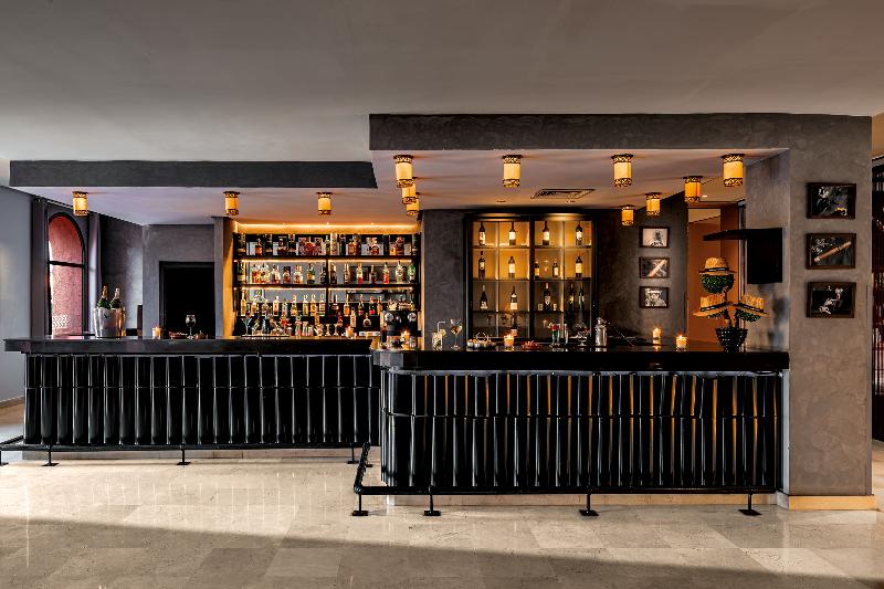 Red Hotel - Bar