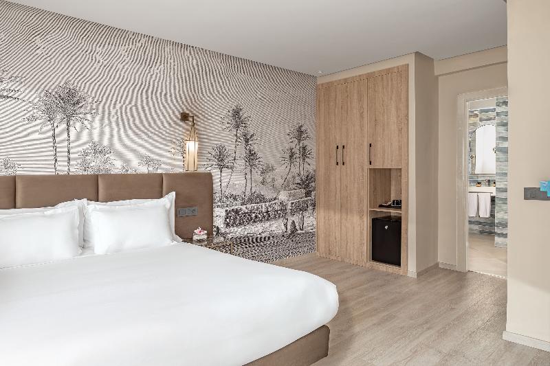 Red Hotel - Oda