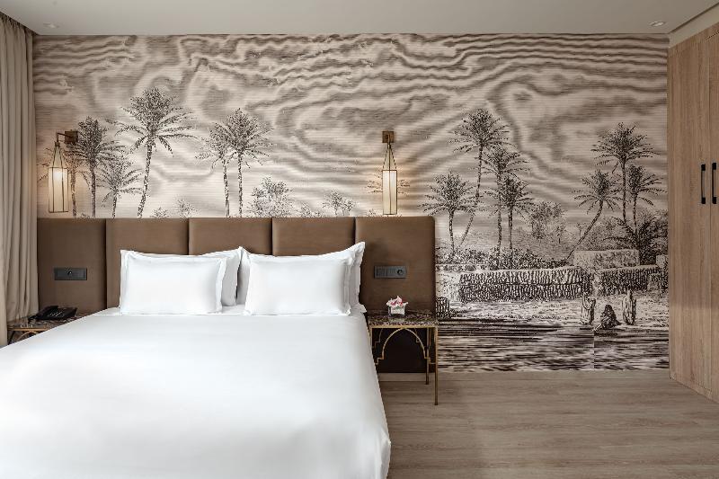 Red Hotel - Oda