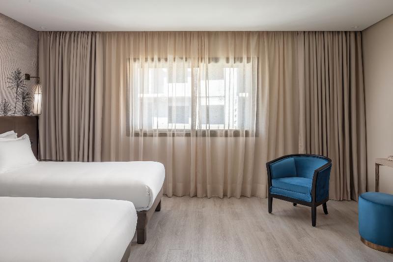 Red Hotel - Oda