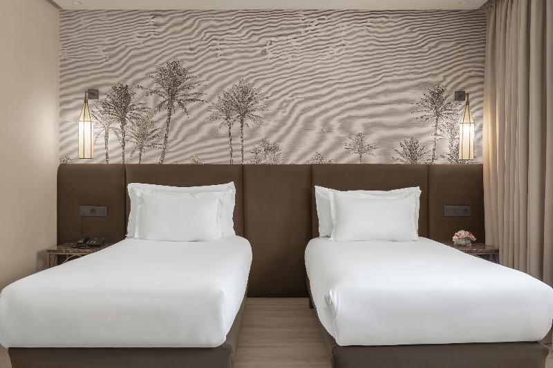 Red Hotel - Oda