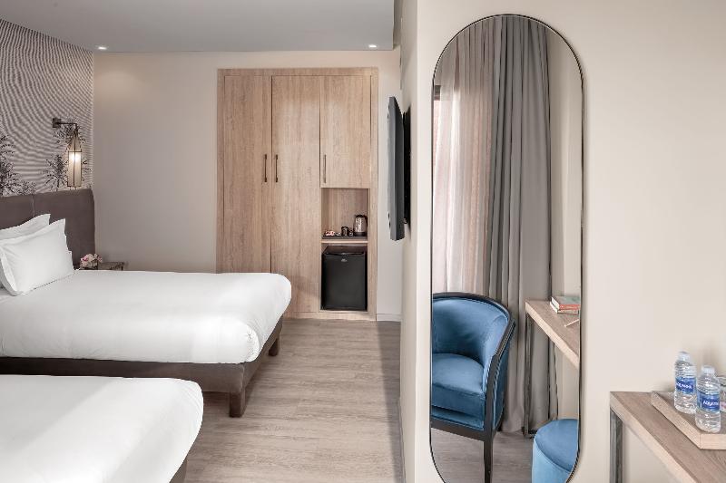 Red Hotel - Oda