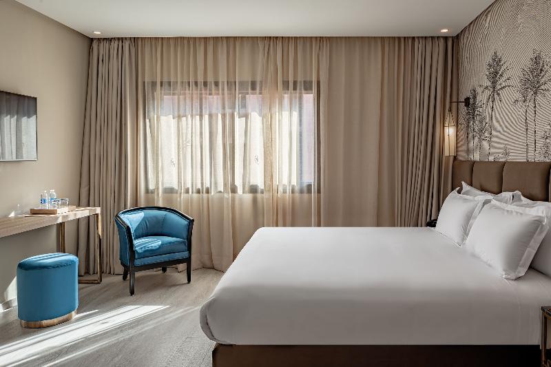Red Hotel - Oda