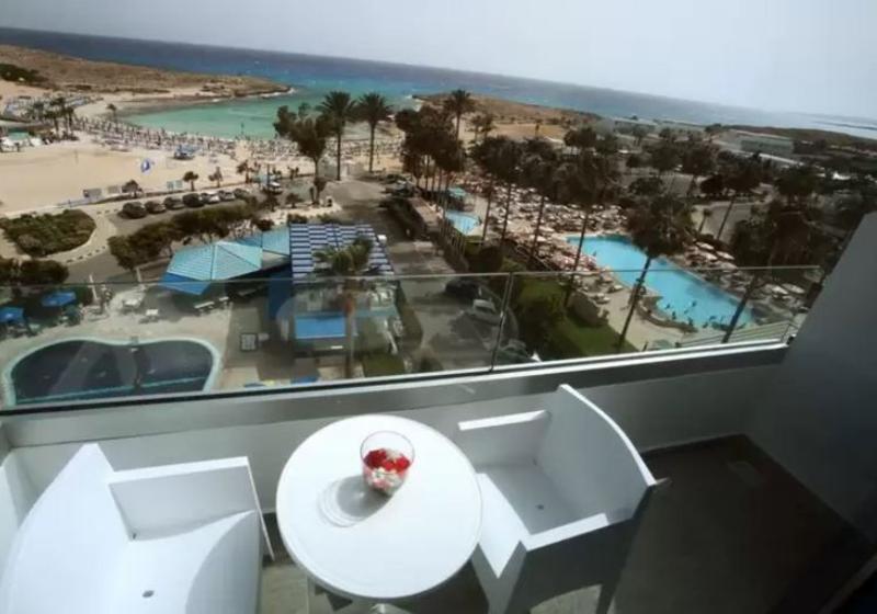 Anonymous Beach Hotel - Teras