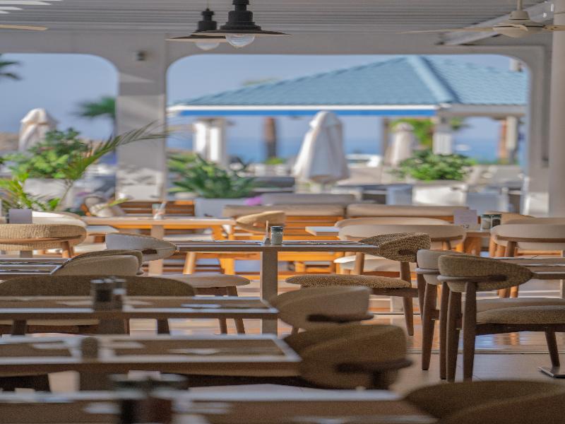 Anonymous Beach Hotel - Teras