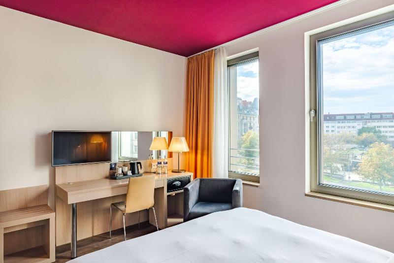 Park Inn by Radisson Stuttgart - Genel