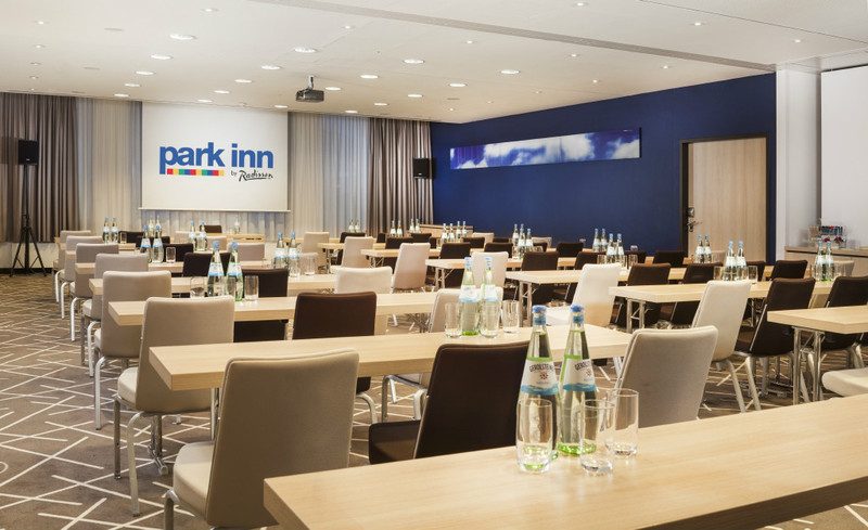 Park Inn by Radisson Stuttgart - Genel