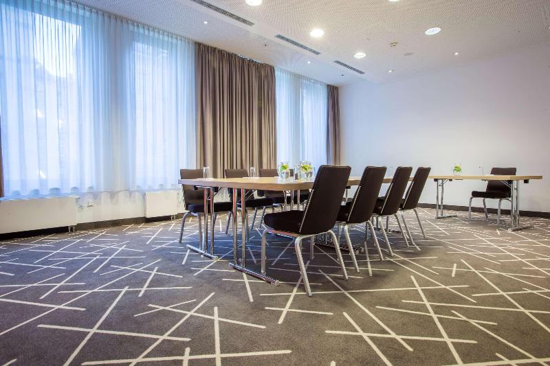 Park Inn by Radisson Stuttgart - Genel