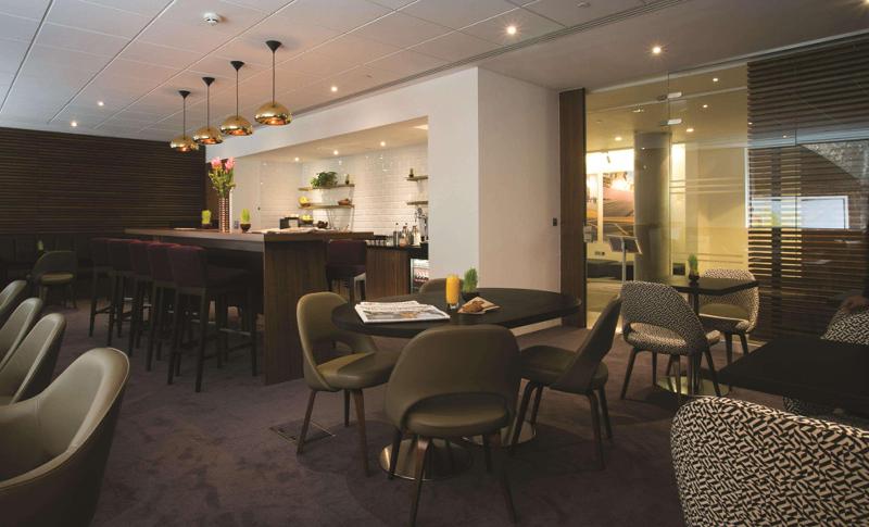 DoubleTree by Hilton Tower of London - Bar