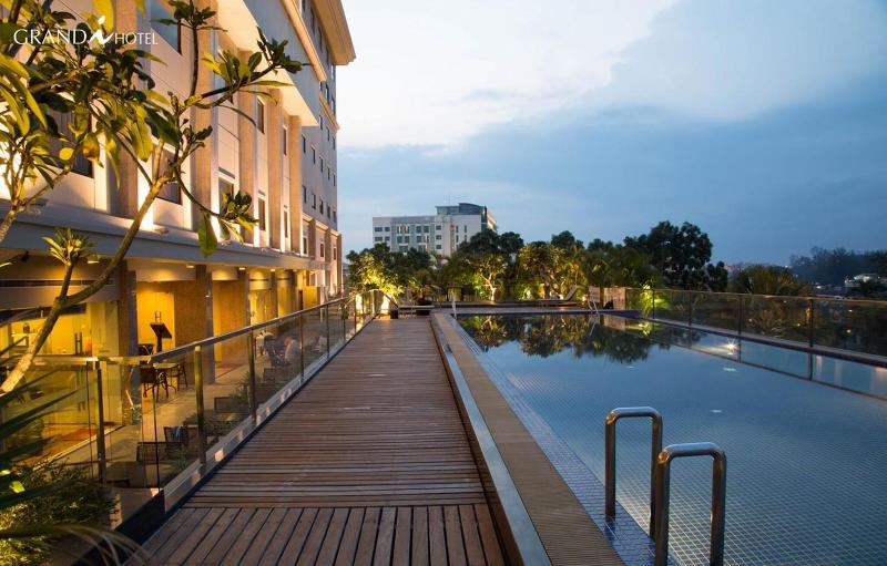 Grand I Hotel Batam - Havuz