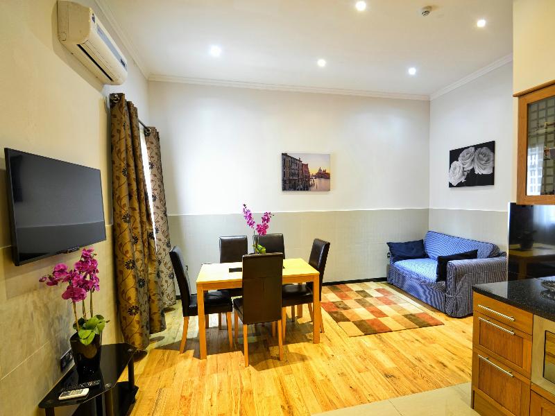 Hyde Park Apartments - Genel