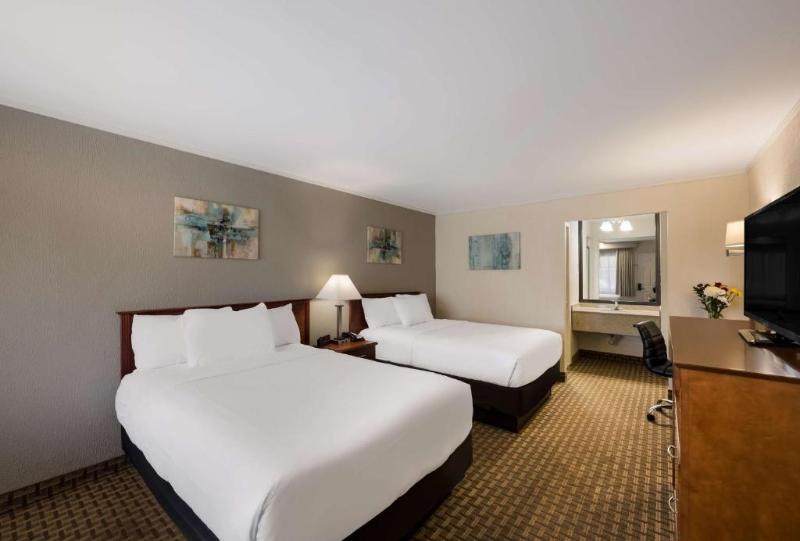 SureStay Plus by Best Western Woodbury Inn - Oda